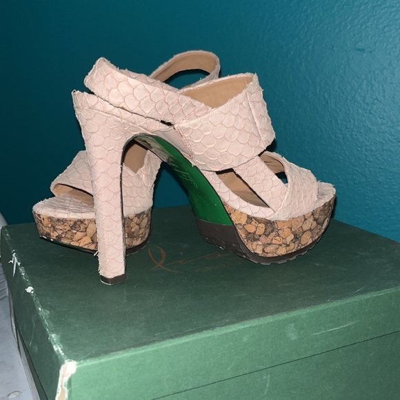 Lisa for Donald J Pliner Wedge Heels - Picture 2 of 3